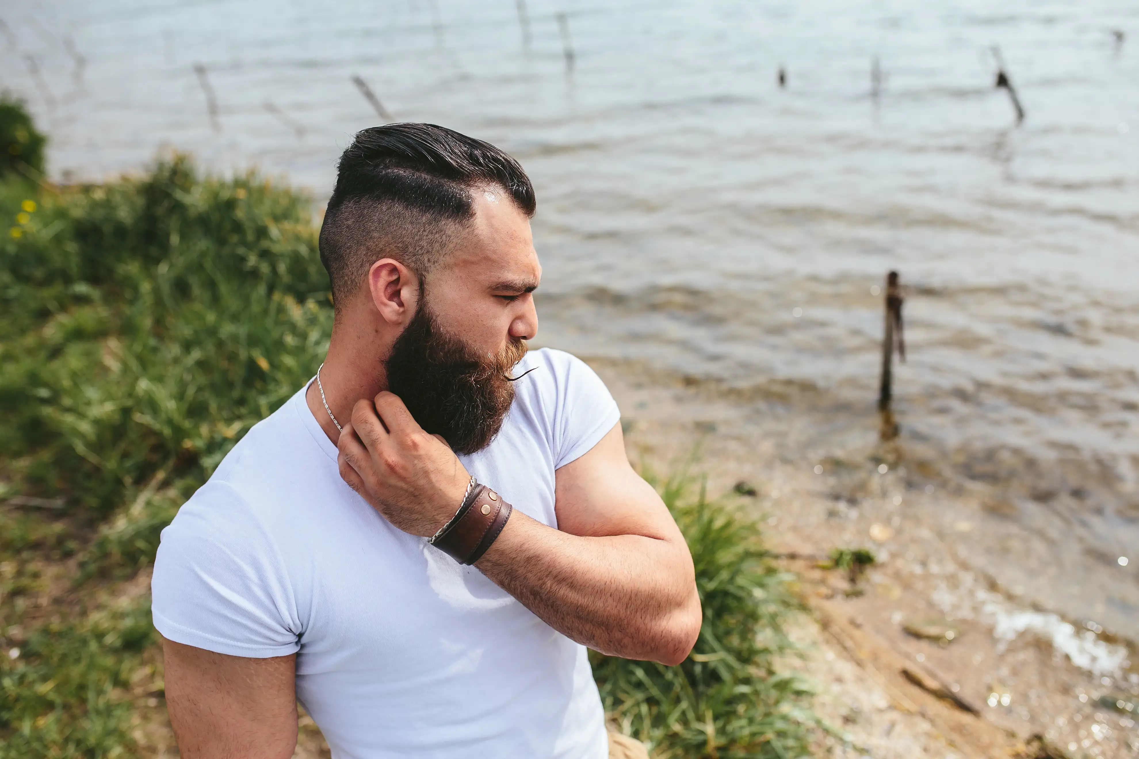 Como cuidar do cabelo masculino no verão: sol, cloro e sal